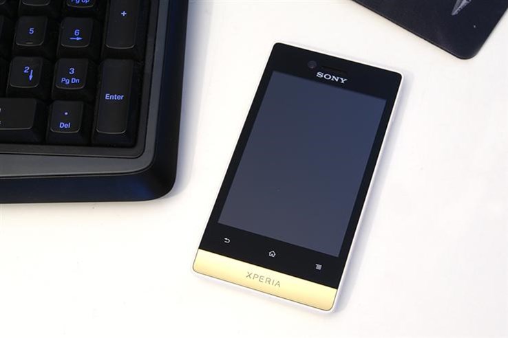 Sony Xperia Miro (8).jpg